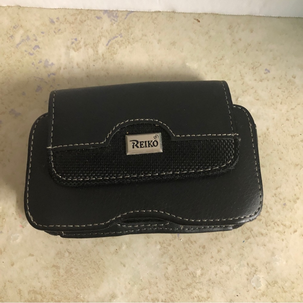Reiko Small Black Pouch Magnetic Closure